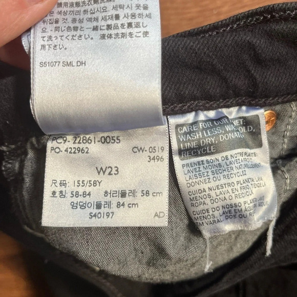 Levi's Premium Black Wedgie Ripped Denim Jeans - Picture 10 of 13